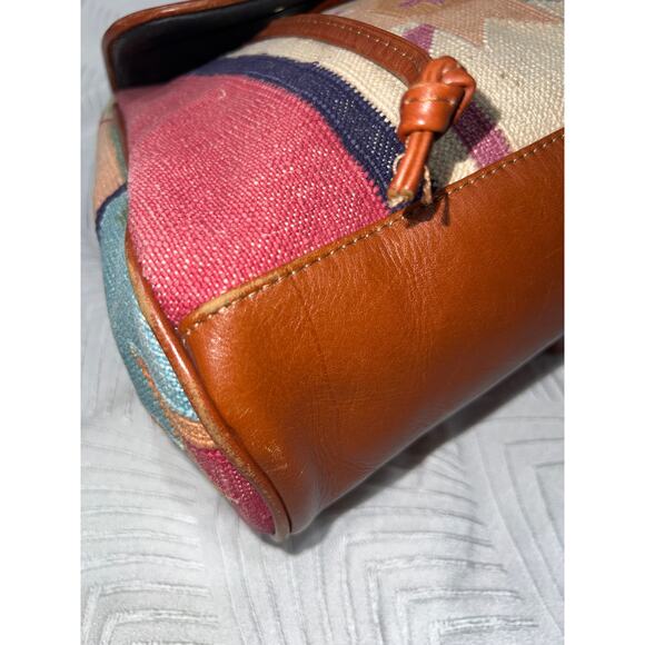 Authentic Marco Avane’ Rug Bag – Handcrafted Dhurrie Backpack with Leather Trim - Picture 7 of 12